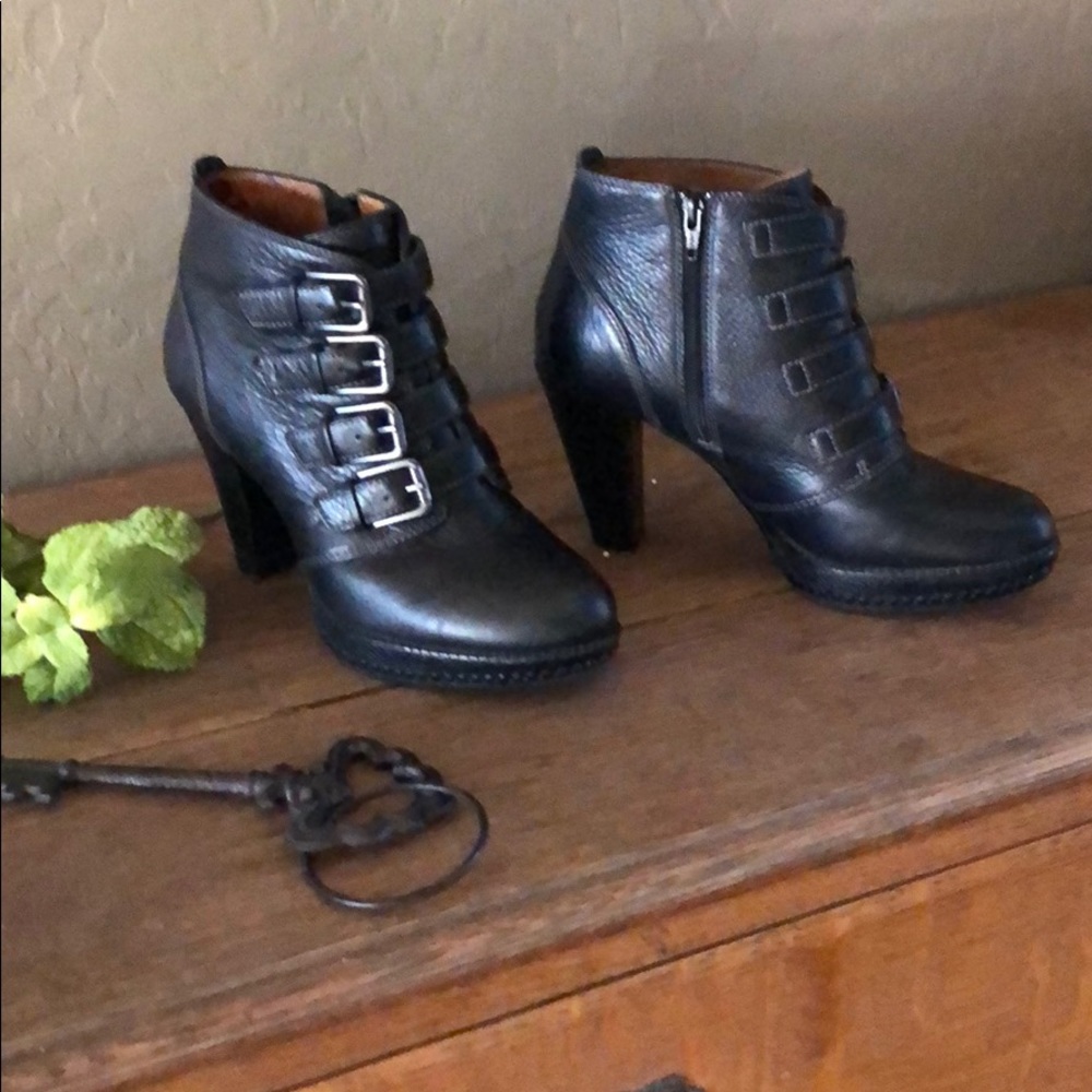 Sofft Black leather booties